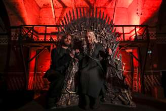 Fãs da série "Game of Thrones" posam para fotos antes do último episódio da série em Moscou
18/05/2019
REUTERS/Evgenia Novozhenina