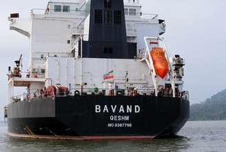 Navio de bandeira iraniana Bavand  no porto de Paranaguá