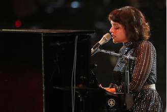 Norah Jones se apresenta em evento em homenagem a Dolly Parton