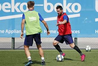Messi durante o treino deste domingo (Foto: Reprodução)