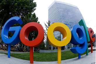 Logotipo do Google é visto na frente do préido de escritórios da empresa  em Pequim, China. 8/8/2018.  REUTERS/Thomas Peter