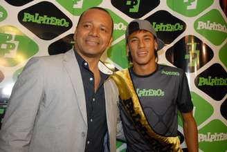 Neymar pai e Neymar filho. Pai do jogador garante que decisão final é dele