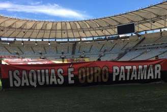 Faixa em homenagem a Isaquias Queiroz será exposta no Maracanã (Foto: Divulgação)