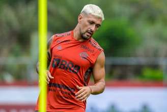 Arrascaeta durante atividade do Flamengo no Ninho do Urubu (Foto: Marcelo Cortes / Flamengo)