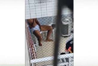 Frame do vídeo que viralizou e mostra Rafael Silva supostamente fumando maconha na varanda de sua casa –