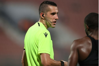 Atitude do árbitro gerou a revolta de jogadores do Sloboda