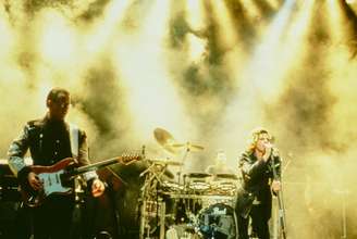 Kirk Pengilly (à esquerda) fez parte do INXS junto com o vocalista Michael Hutchence, que morreu aos 37 anos