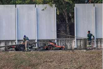 USP começou demolição do trecho de alvenaria do muro que separa a Cidade Universitária da Marginal Pinheiros.