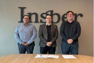 Guilherme Martins, presidente do Insper, André Filipe Batista, diretor de tecnologia do Insper e Fábio Mori, account director para educação na OpenAI