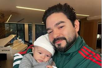 Yudi e seu filho, David Yudi; família irá se mudar para o Japão