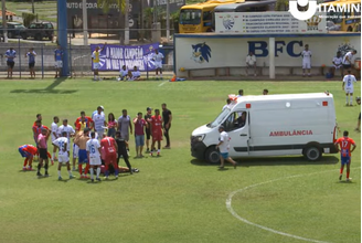 Árbitro passa mal em partida de futebol amador