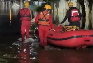 Fortes chuvas causaram alagamentos em Peruíbe, SP