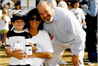 Jake Reiner, ainda criança, com os pais, Michele Singer e Rob Reiner