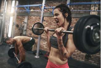 Exercícios intensos no CrossFit exigem atenção à saúde da coluna