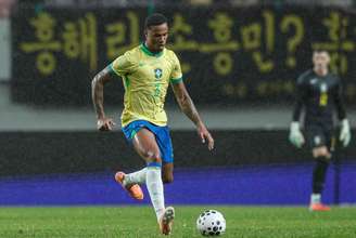Gabriel Magalhães em jogo pela Seleção Brasileira .