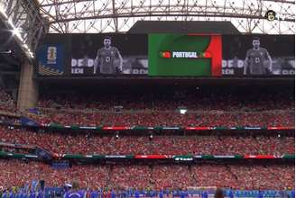 Homenagem a Diogo Jota no telão do Estádio de Houston na Copa do Mundo 2026.