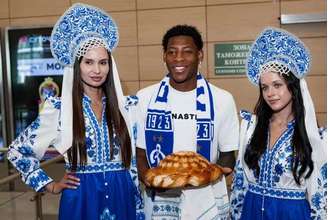 Dinamo de Moscou recebeu Gonzalo Plata com direito a festa na Rússia e Flamengo reclama da exposição indevida –