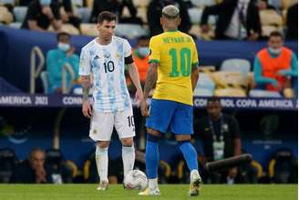 Neymar e Messi dividiram o campo atuando por Barcelona e PSG.