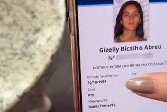 Gizelly mostrou que no app do e-Título consta seu antigo local de votação, no Espírito Santo