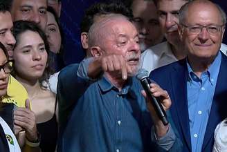 Lula discursou para multidão na Avenida Paulista após ser eleito