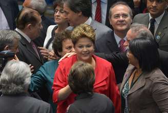 Dilma foi recepcionada por parlamentares durante sessão solene no Congresso