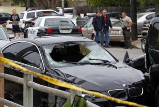 <p>Veículo do atirador é visto depois do tiroteiro que deixou seis mortos em uma cidade universitária, do sul da Califórnia</p>