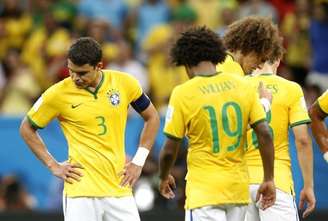 Jogadores da seleção brasileira lamentam derrota para a Holanda em Brasília. 12/07/2014.