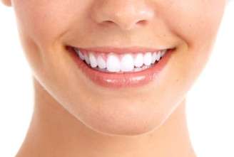 Dieta balanceada pode ajudar a ter dentes mais fortes e brancos, hálito fresco e gengiva saudável