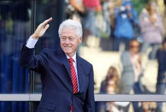 Bill Clinton defendeu a arrecadação de grandes doações estrangeiras para sua fundação de caridade