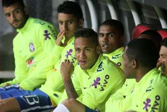 Neymar começou no banco de reservas nesta quarta-feira