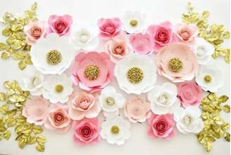 1. Descubra como fazer sua decoração com flores de papel