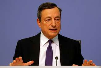Presidente do Banco Central Europeu (BCE), Mario Draghi, durante coletiva de imprensa em Frankfurt, na Alemanha 26/04/2018 REUTERS/Kai Pfaffenbach 