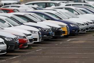 Carros para importação em estacionamento do porto de Sheerness, no Reino Unido
24/10/2017 REUTERS/Peter Nicholls