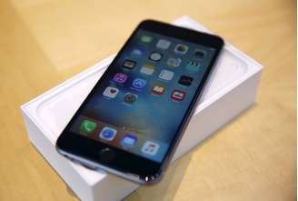 iPhone em loja da Apple em Palo Alto, Estados Unidos
15/09/2015 REUTERS/Robert Galbraith 
