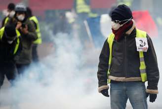Protesto reuniu manifestantes vestidos com coletes amarelos em Paris