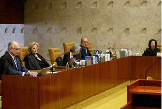 Ministros Edson Fachin, Rosa Weber, Cármen Lúcia e Gilmar Mendes, do Supremo Tribunal Federal (STF), e a procuradora-geral da República, Raquel Dodge, durante sessão no plenário da Corte, em Brasília