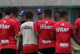Diniz tem feito testes com jogadores em diferentes funções no São Paulo (Foto: Rubens Chiri/saopaulofc.net)