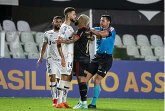 Na ida, o Flamengo venceu o Santos na Vila Belmiro por 4 a 0 (Foto: Alexandre Vidal / Flamengo)