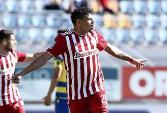 Tiquinho Soares em ação pelo Olympiacos (Divulgação/Olympiacos)