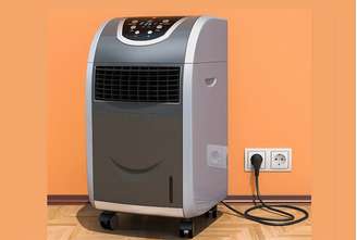 Modelo tem sido cada vez mais usado para refrigerar ambientes sem instalação fixa. Mas possui alta corrente elétrica.