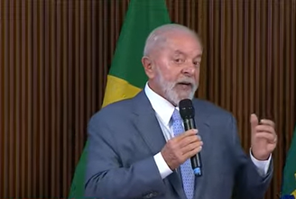 Lula em reunião ministerial 