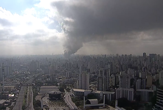 Fumaça de incêndio podia ser vista de vários pontos de São Paulo