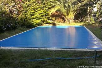 Imagem ilustrativa de uma piscina.