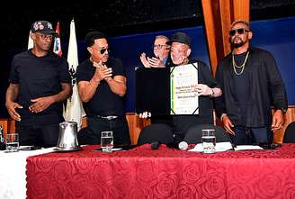 O título de Doutor Honoris Causa é concedido a personalidades que se destacaram em suas áreas, como as artes.