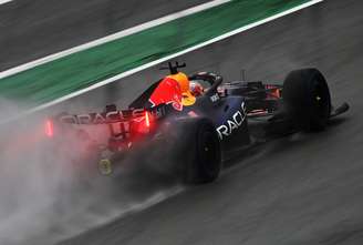 Max Verstappen na pista em Barcelona 