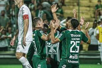 Chapecoense venceu o Santos por 4 a 2 na Arena Condá.