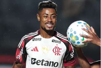 Bruno Henrique continua de molho e não estará em campo na final contra o Fluminense –