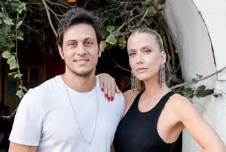 ATKÖ é casado com a advogada e apresentadora Gabriela Prioli, com quem tem uma filha, Ava – Divulgaçao