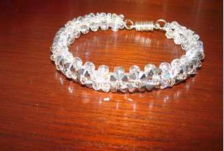 Os Swarovski são famosos pelo brilho e acabamento refinado. Produzidos com técnica específica, frequentemente geram curiosidade sobre seu real valor e o que os diferencia de outras peças no mercado.