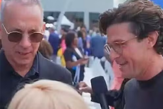 Tom Hanks ironiza audiência de programa de TV e recebe resposta afiada de repórter